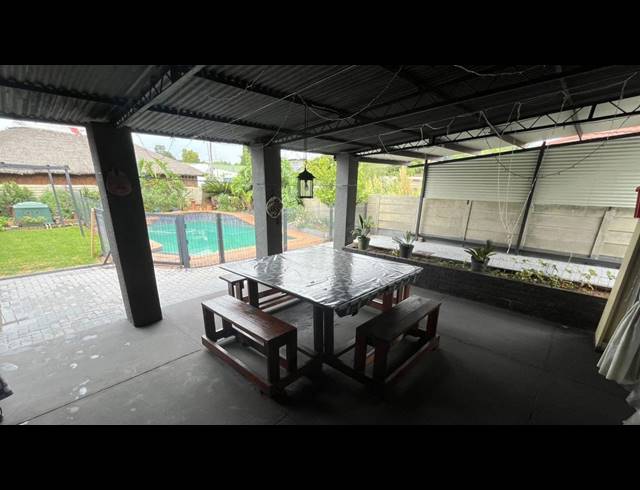 4 BEDROOM HOUSE FOR SALE IN FLORENTIA